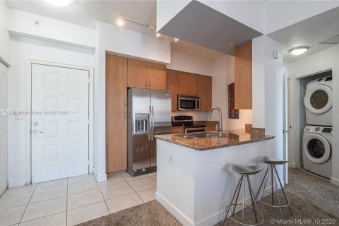 Copropriété à louer à Hollywood, Floride: 1 chambre, 75.72 m2 № 1974385 - photo 3