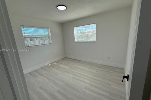 House in Miami, Florida 3 bedrooms, 121.05 sq.m. № 1997387 - photo 12