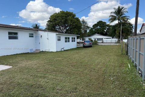 House in Miami, Florida 3 bedrooms, 121.05 sq.m. № 1997387 - photo 19