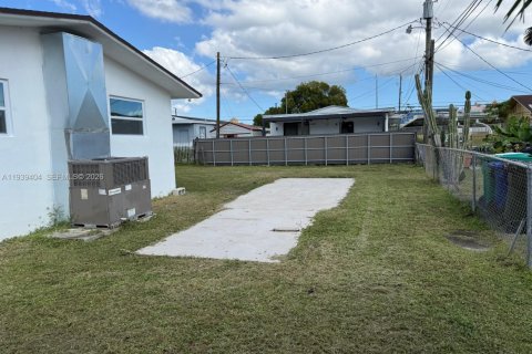 House in Miami, Florida 3 bedrooms, 121.05 sq.m. № 1997387 - photo 18