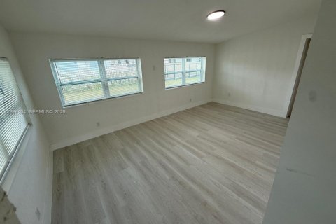 House in Miami, Florida 3 bedrooms, 121.05 sq.m. № 1997387 - photo 11