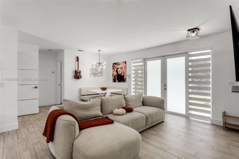 Villa ou maison à vendre à Miami Shores, Floride: 2 chambres, 131.46 m2 № 2389511 - photo 9