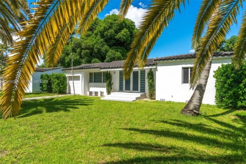 Villa ou maison à vendre à Miami Shores, Floride: 2 chambres, 131.46 m2 № 2389511 - photo 3