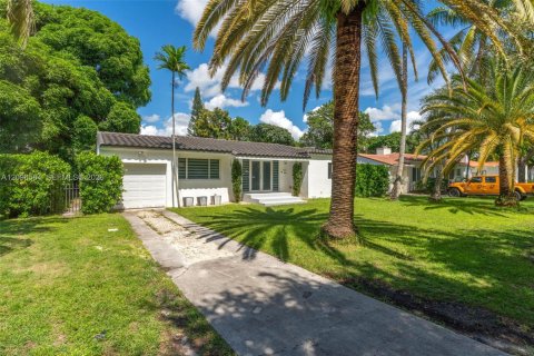 Villa ou maison à vendre à Miami Shores, Floride: 2 chambres, 131.46 m2 № 2389511 - photo 2
