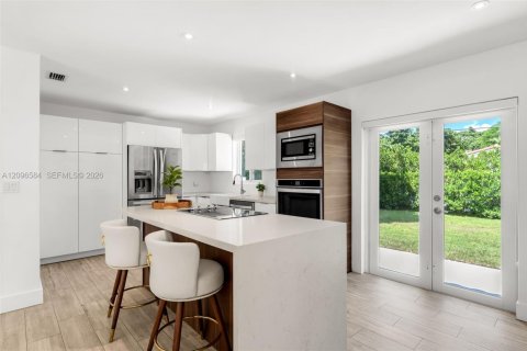 Villa ou maison à vendre à Miami Shores, Floride: 2 chambres, 131.46 m2 № 2389511 - photo 5