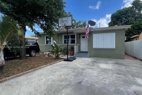 Villa ou maison à vendre à Miami, Floride: 2 chambres, 82.87 m2 № 2171028 - photo 12