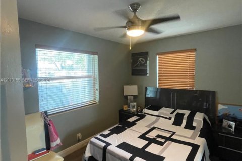Villa ou maison à vendre à Miami, Floride: 2 chambres, 82.87 m2 № 2171028 - photo 25