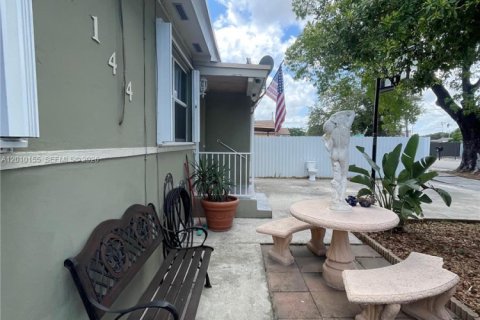 Villa ou maison à vendre à Miami, Floride: 2 chambres, 82.87 m2 № 2171028 - photo 16