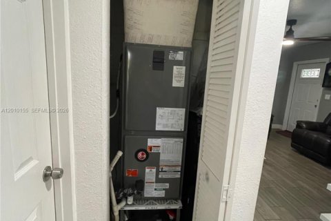 Villa ou maison à vendre à Miami, Floride: 2 chambres, 82.87 m2 № 2171028 - photo 24