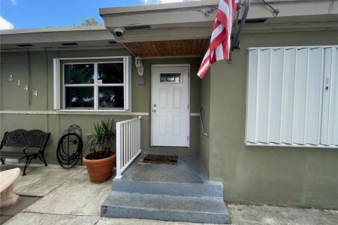 Villa ou maison à vendre à Miami, Floride: 2 chambres, 82.87 m2 № 2171028 - photo 15