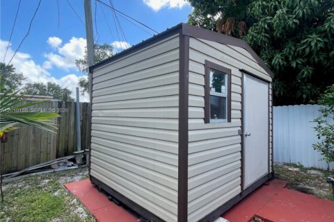 Villa ou maison à vendre à Miami, Floride: 2 chambres, 82.87 m2 № 2171028 - photo 9