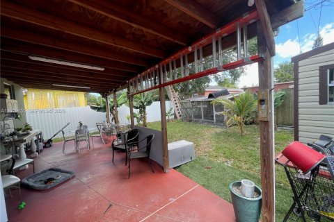Villa ou maison à vendre à Miami, Floride: 2 chambres, 82.87 m2 № 2171028 - photo 7