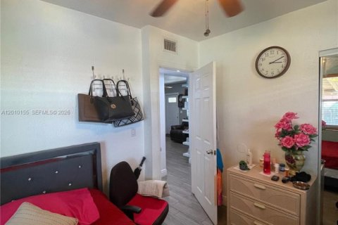 Villa ou maison à vendre à Miami, Floride: 2 chambres, 82.87 m2 № 2171028 - photo 28