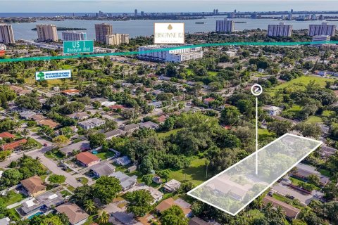 Commercial property in Miami, Florida № 2152460