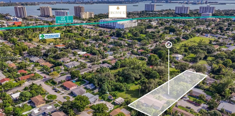 Commercial property in Miami, Florida № 2152460