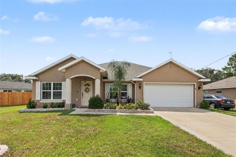 House in Ocklawaha, Florida 3 bedrooms, 179.67 sq.m. № 2304574