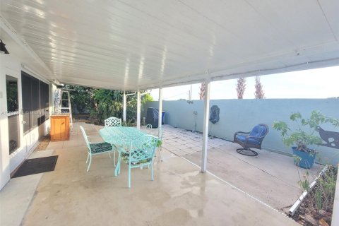 Casa en venta en Jensen Beach, Florida, 2 dormitorios, 78.04 m2 № 1878577 - foto 16