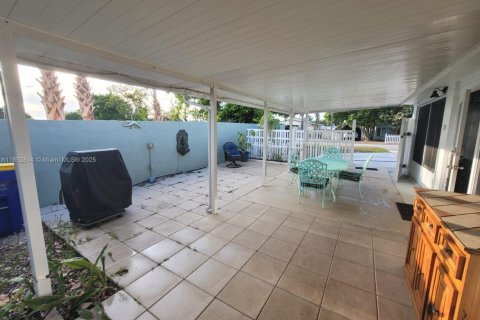 Casa en venta en Jensen Beach, Florida, 2 dormitorios, 78.04 m2 № 1878577 - foto 19