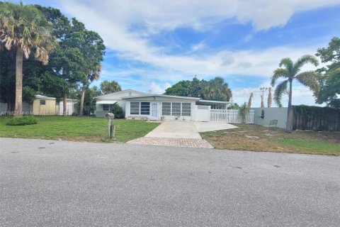 Casa en venta en Jensen Beach, Florida, 2 dormitorios, 78.04 m2 № 1878577 - foto 2