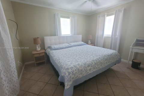 Casa en venta en Jensen Beach, Florida, 2 dormitorios, 78.04 m2 № 1878577 - foto 24