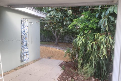 Casa en venta en Jensen Beach, Florida, 2 dormitorios, 78.04 m2 № 1878577 - foto 29