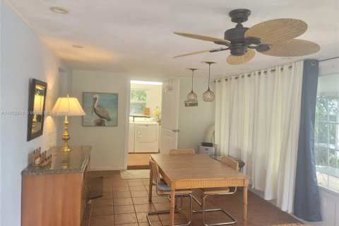 Casa en venta en Jensen Beach, Florida, 2 dormitorios, 78.04 m2 № 1878577 - foto 8