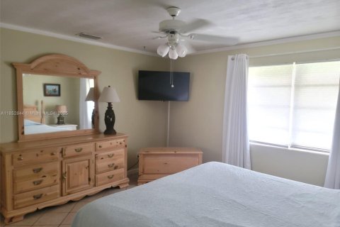 Casa en venta en Jensen Beach, Florida, 2 dormitorios, 78.04 m2 № 1878577 - foto 23