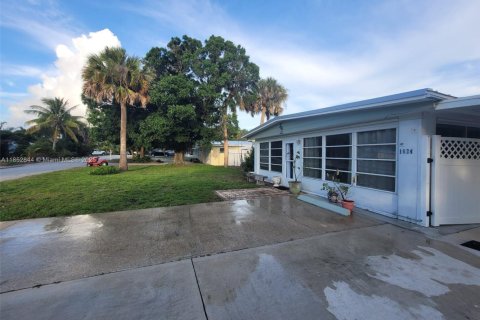 Casa en venta en Jensen Beach, Florida, 2 dormitorios, 78.04 m2 № 1878577 - foto 3