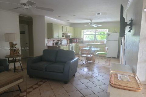 Casa en venta en Jensen Beach, Florida, 2 dormitorios, 78.04 m2 № 1878577 - foto 15