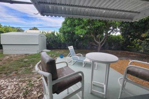 Casa en venta en Jensen Beach, Florida, 2 dormitorios, 78.04 m2 № 1878577 - foto 21
