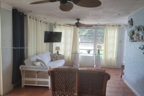 Casa en venta en Jensen Beach, Florida, 2 dormitorios, 78.04 m2 № 1878577 - foto 10