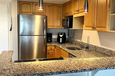 Condo in Clearwater, Florida, 3 rooms  № 1796631 - photo 12