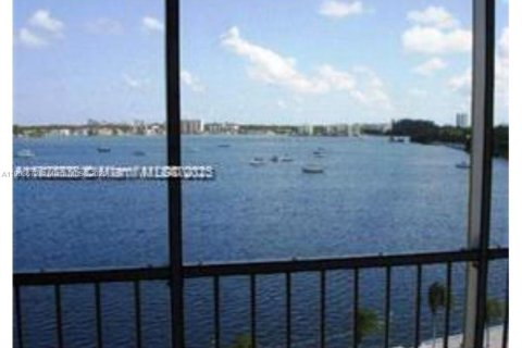 Condo in Aventura, Florida, 1 bedroom  № 1954300 - photo 28