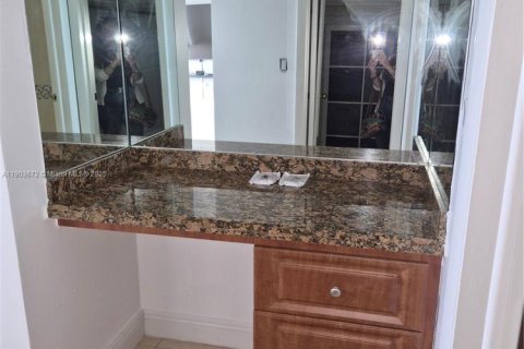 Condo in Aventura, Florida, 1 bedroom  № 1954300 - photo 17