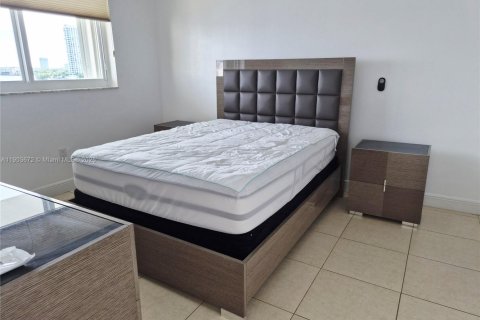 Condo in Aventura, Florida, 1 bedroom  № 1954300 - photo 13