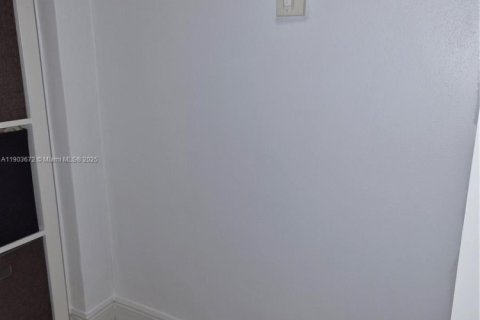 Condo in Aventura, Florida, 1 bedroom  № 1954300 - photo 19