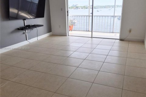 Condo in Aventura, Florida, 1 bedroom  № 1954300 - photo 4