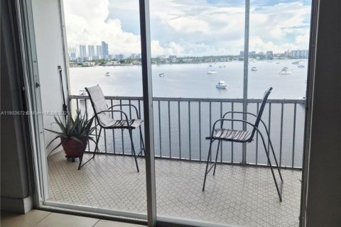 Condo in Aventura, Florida, 1 bedroom  № 1954300 - photo 6