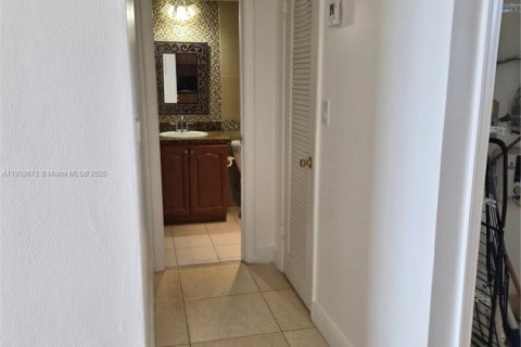 Condo in Aventura, Florida, 1 bedroom  № 1954300 - photo 24