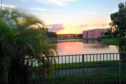 Condo in Sunrise, Florida, 2 bedrooms  № 1151918 - photo 1