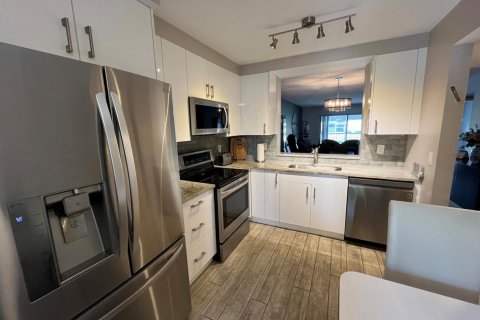 Condo in Delray Beach, Florida, 2 bedrooms № 2185396 - photo 13