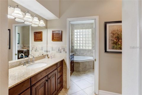 House in Orlando, Florida 4 bedrooms, 210.8 sq.m. № 1513791 - photo 22