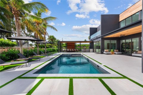 Villa ou maison à louer à Miami, Floride: 9 chambres, 439.33 m2 № 1882503 - photo 8