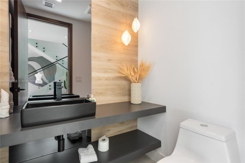 Villa ou maison à louer à Miami, Floride: 9 chambres, 439.33 m2 № 1882503 - photo 17