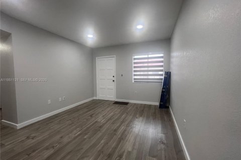 Appartement à louer à Hialeah, Floride: 2 chambres, 75.44 m2 № 2007204 - photo 7