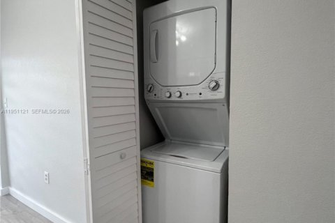 Appartement à louer à Hialeah, Floride: 2 chambres, 75.44 m2 № 2007204 - photo 8