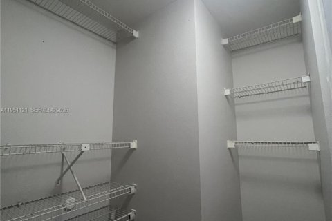 Appartement à louer à Hialeah, Floride: 2 chambres, 75.44 m2 № 2007204 - photo 13