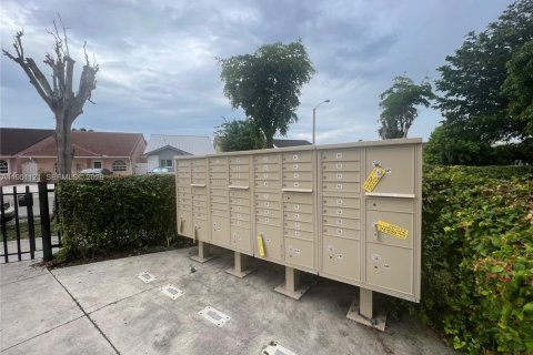 Appartement à louer à Hialeah, Floride: 2 chambres, 75.44 m2 № 2007204 - photo 2