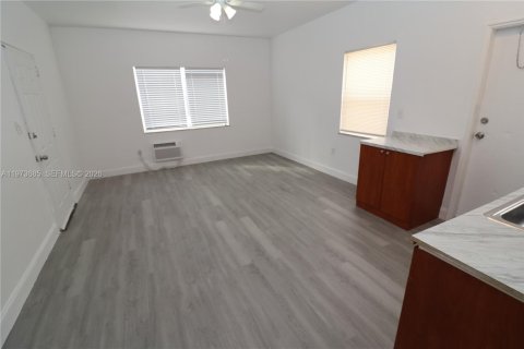 Villa ou maison à louer à Miami Beach, Floride: 1 chambre, 58.06 m2 № 2033329 - photo 21