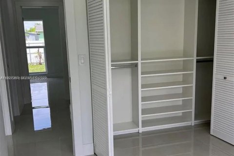 Casa en venta en Homestead, Florida, 3 dormitorios, 123.93 m2 № 2062271 - foto 9